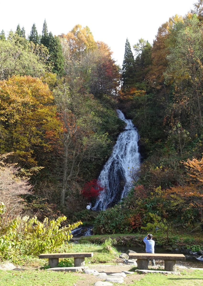秋田県小坂町にある七滝です。