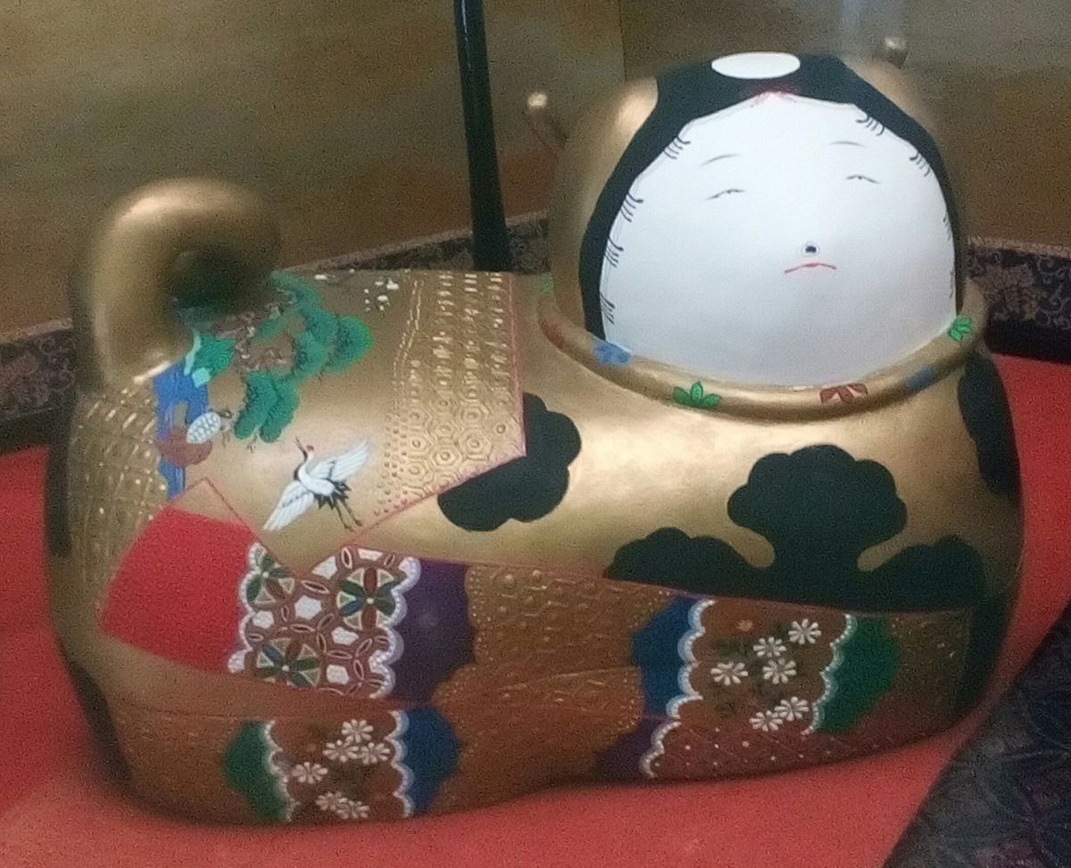 「犬筥(いぬばこ)｣という張り子で作られた箱で、雛道具の一つです🎎 徳川美術館にて