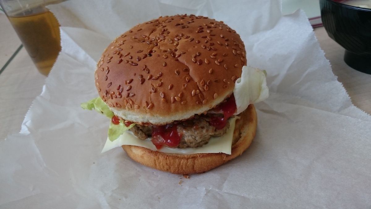 復活の黒法師とプリティ虹の玉、そして今日のランチ