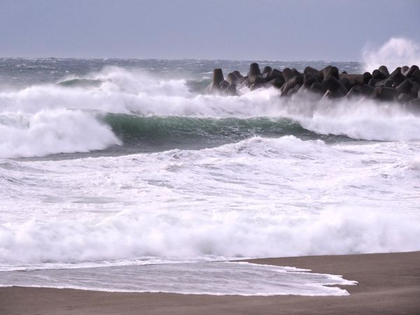 大荒れの浜。ウォーキングMS⑦ 357日目(2547日目)