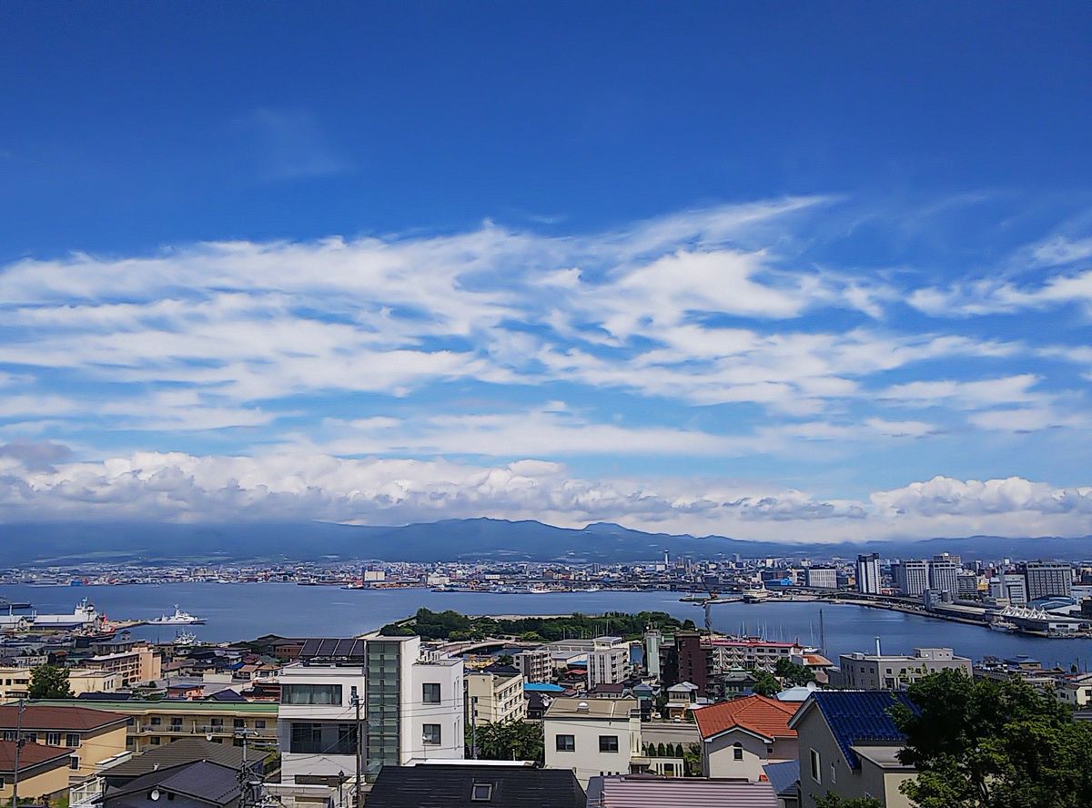 たなびく雲の青空