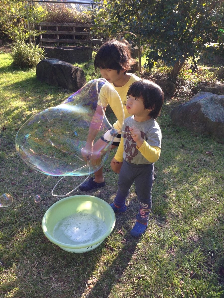 別の公園まで足を延ばすと地域のボランティアさん達が子供向けの野外活動プログラムを