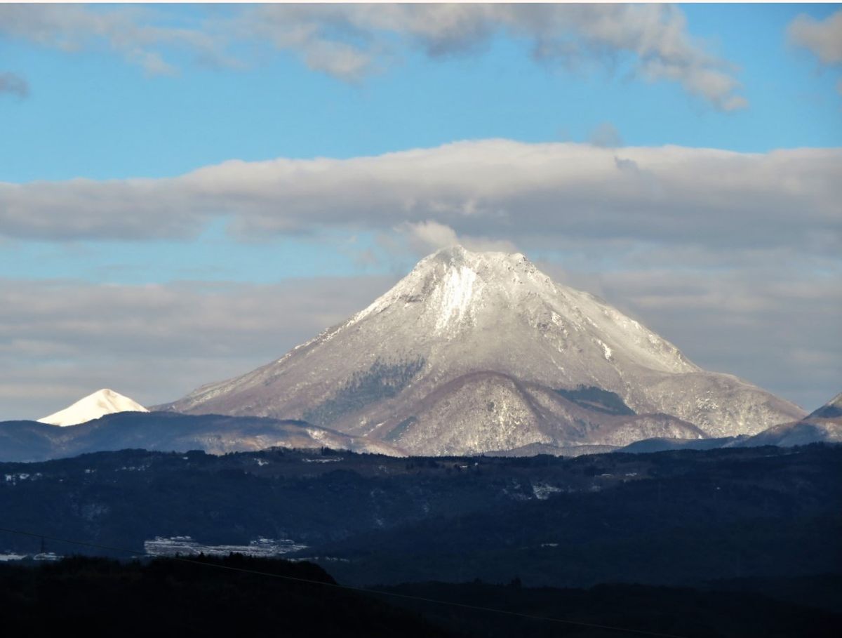 2019/01/27📷由布岳(由布市湯布院)は地元では由布山と云う...頂上に雪積もれば「豊後富