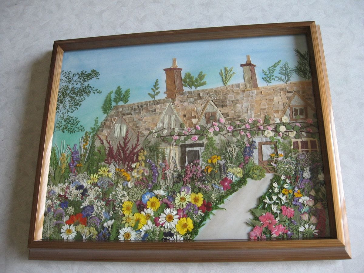 憧れの、イングランドのコッツウオルズ風景を押し花作品にしてみました。 とても、難