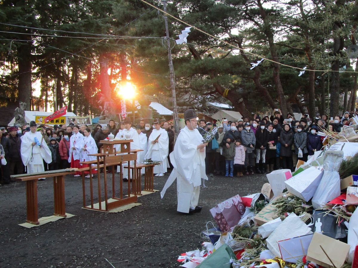 松焚祭（まつたきまつり）その1  どんと祭と言われる神事です。 家でお見送りした〆縄