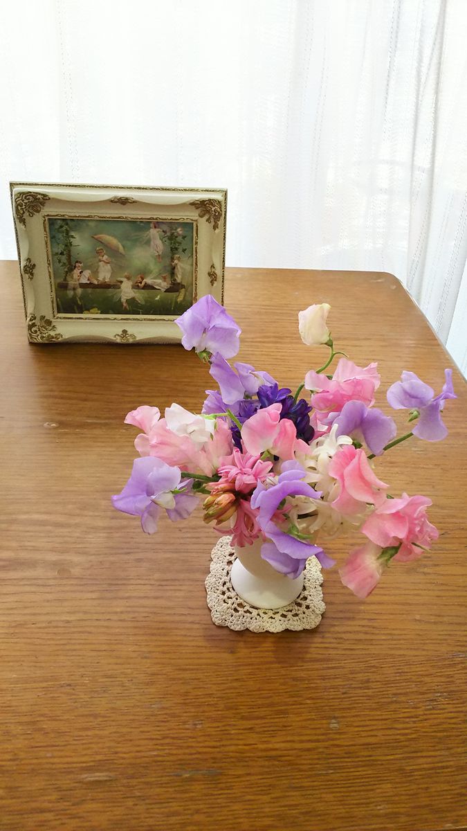 ヒヤシンスがベランダで3色咲きました💞 スイトピーと一緒にいけたら、部屋中春の香り