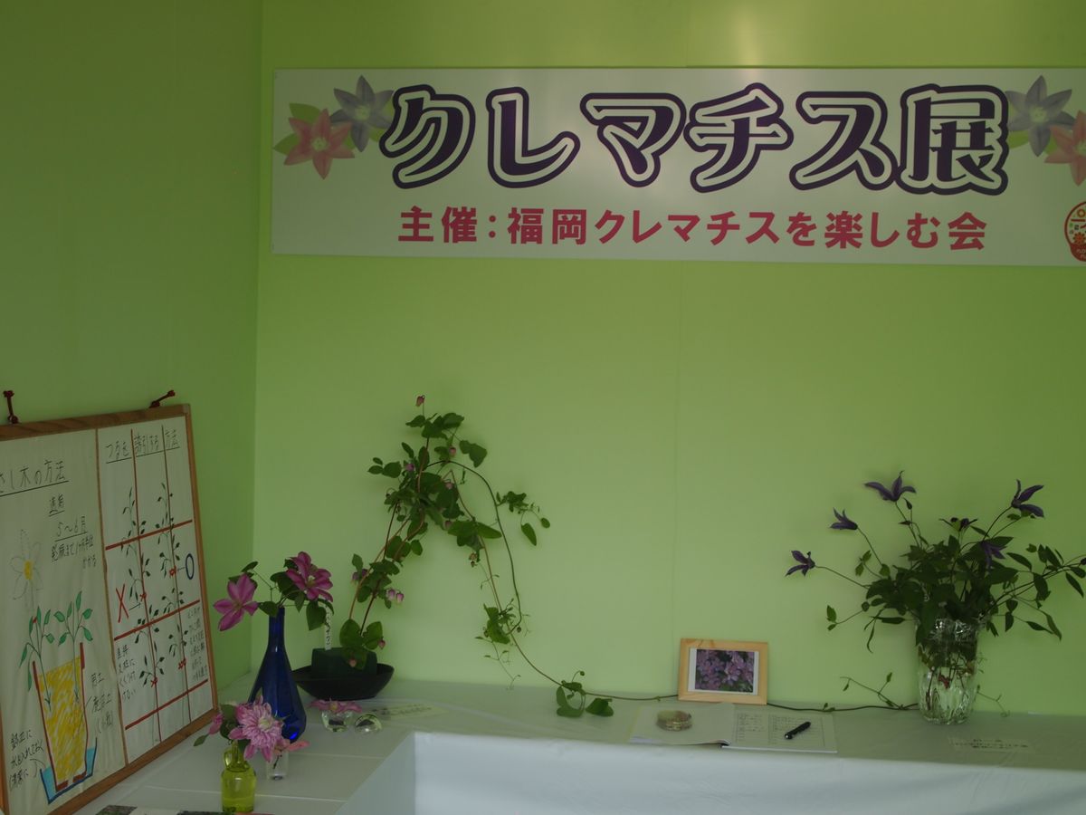 入口の風景です。 芳名録に記帳していただくと、来年、展示会のご案内をお送りしてい