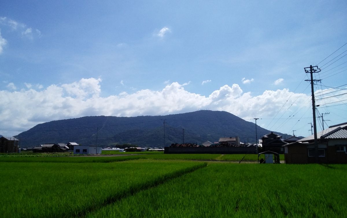 象頭山  近くの山、ゾウズザン、 右側が🐘象の頭に見えますか？ 見る角度で🐘象の頭、🐘