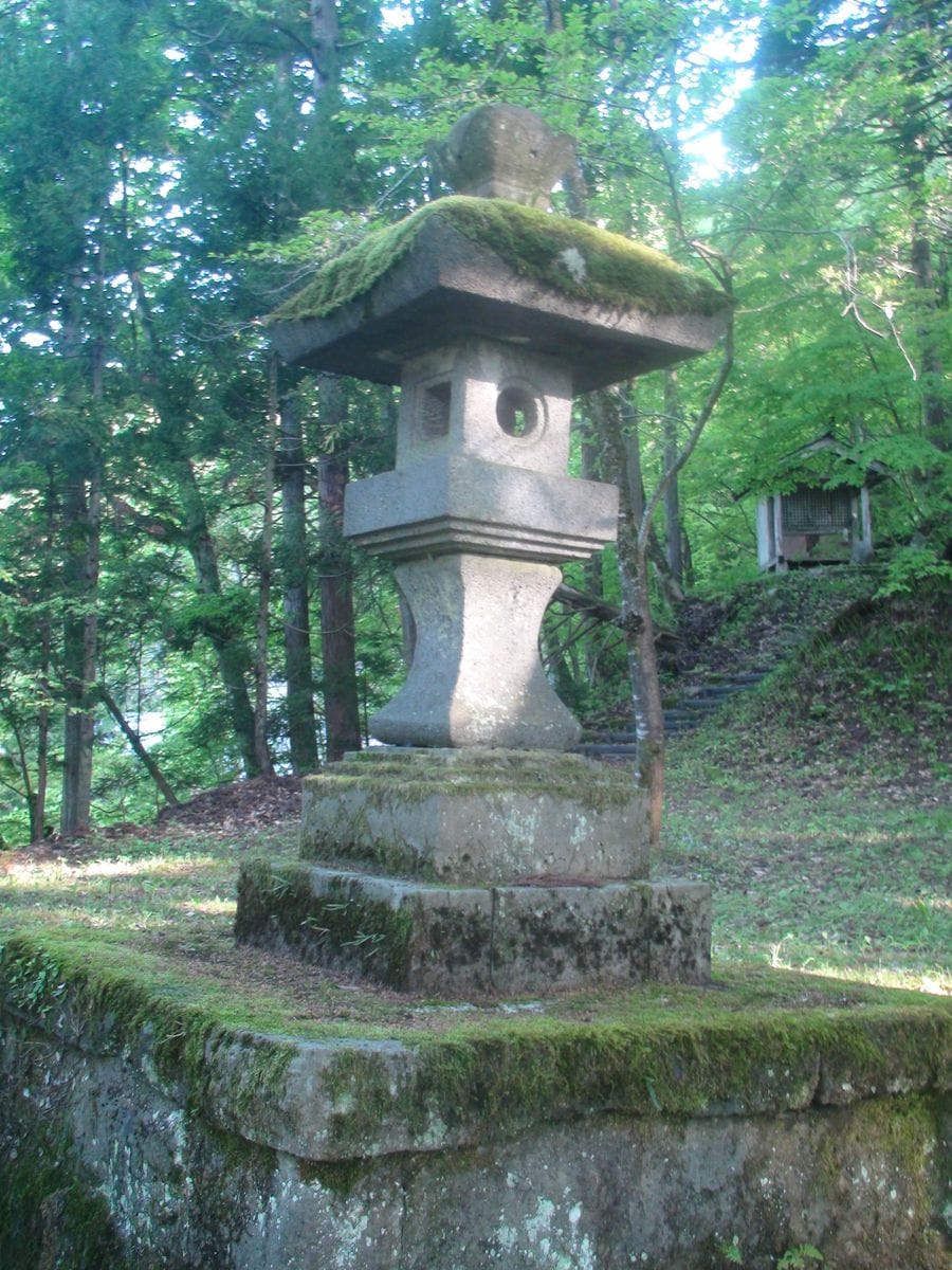 神社にて