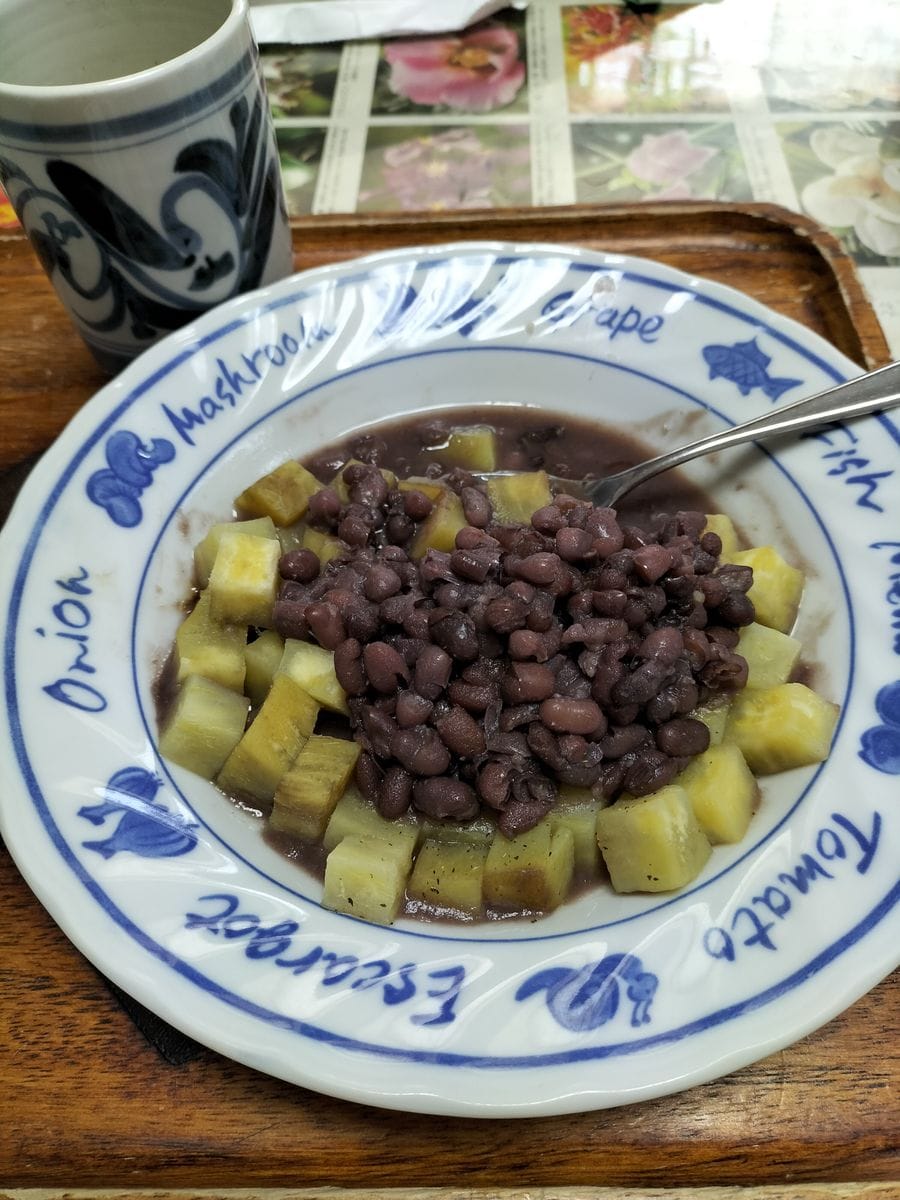 今日は「鏡開き」、サツマイモにゆであずき（甘さ控えめ）をかけて食べました。