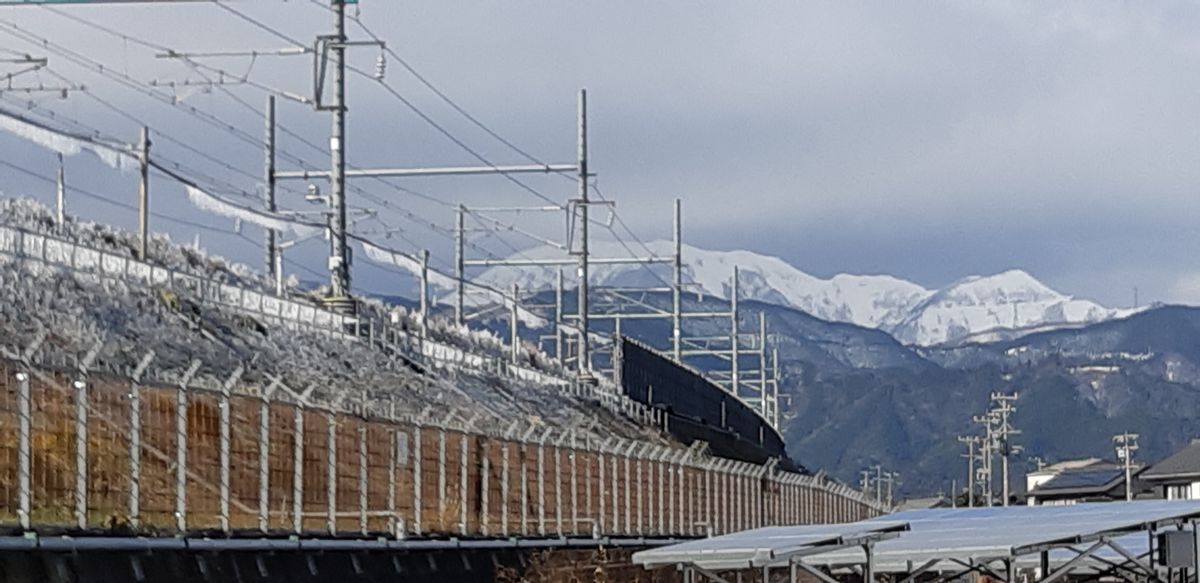 東海道新幹線路線氷瀑と伊吹山