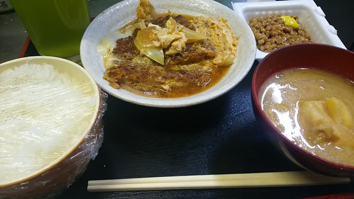 今晩は。 お店の片付けは寒い。ご飯は早めに食べてしまうので、お店を閉める時に二人