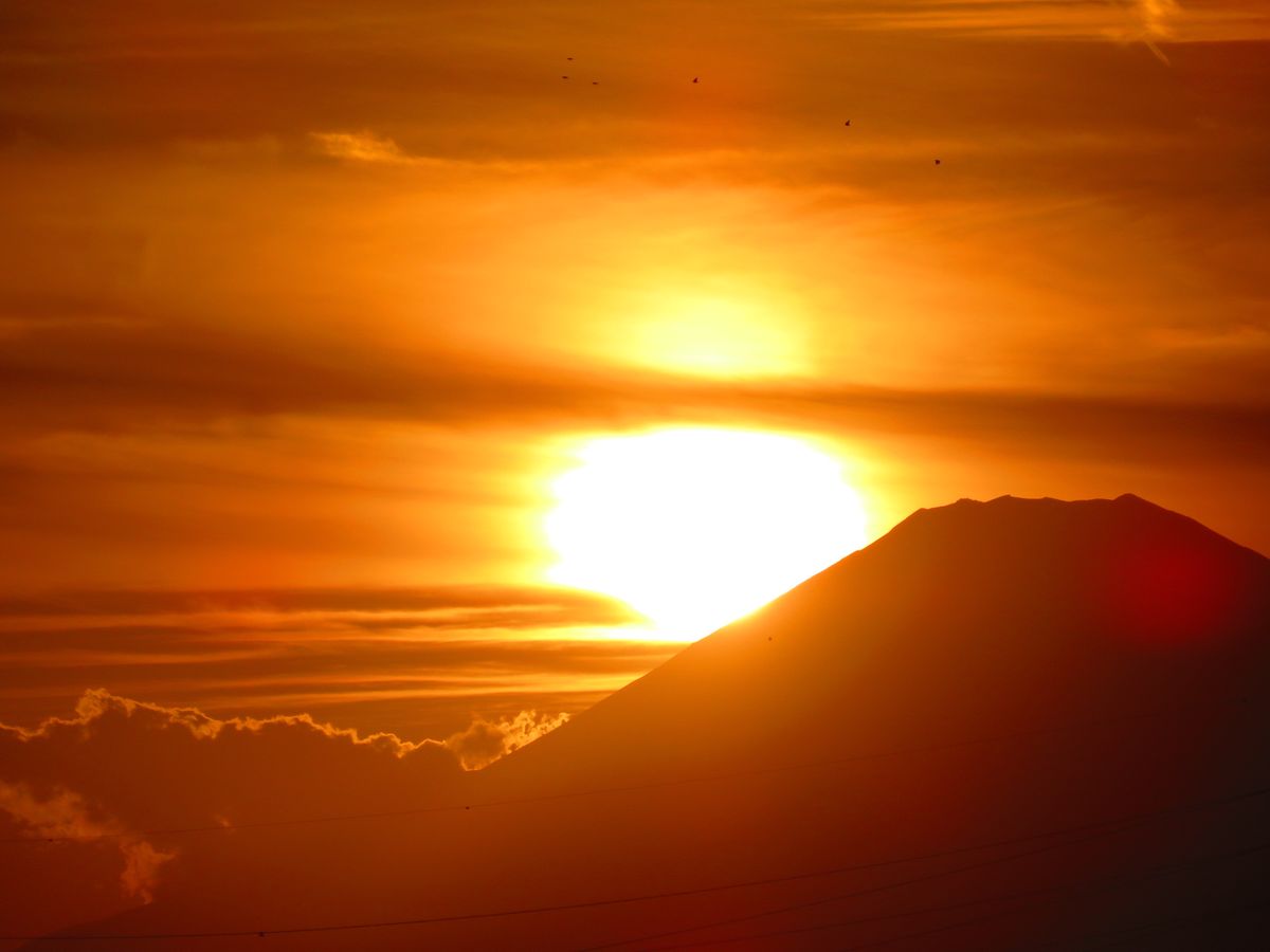 日没前の富士山🗻とお月様🌓