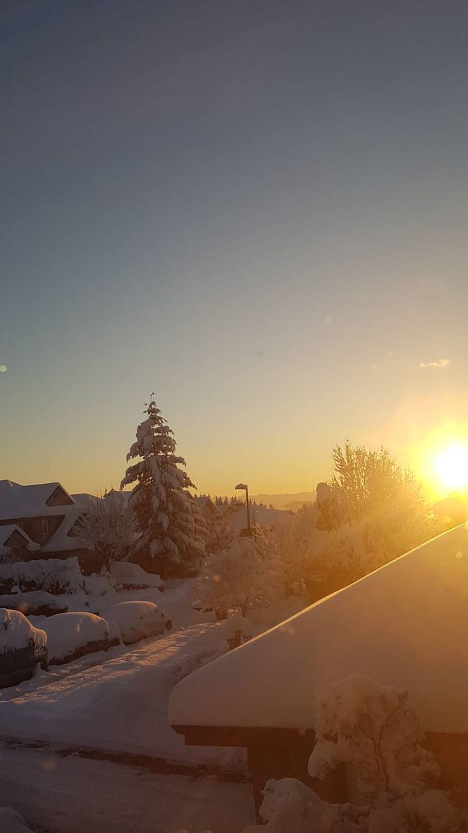 大寒気団襲来、雪景色の朝焼けと日の出