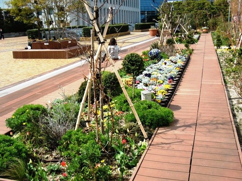 【園芸LOVE 原田が行く】超高層ビルの谷間を「花咲く谷」に