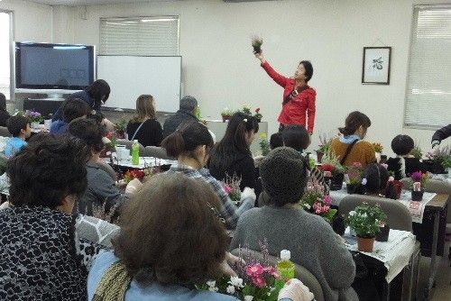 花と触れ合い　親子でチャレンジ・アレンジ