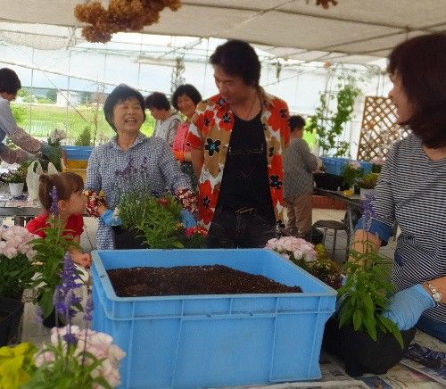 昨日は中津川のめぐりーんさんで園芸教室を開講しておりました。