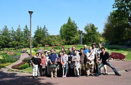 今日は熟年大学で校外実習（花散歩）してました。