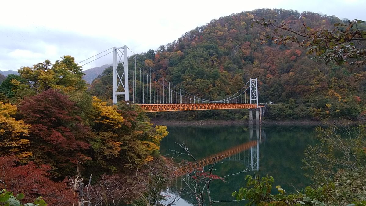 紅葉の九頭竜湖と白山神社。