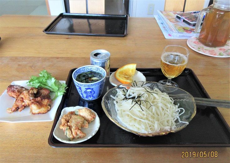 本日のお昼は、素麺・唐揚げそして、天ぷらに『ダイダイ』の香で味わう。