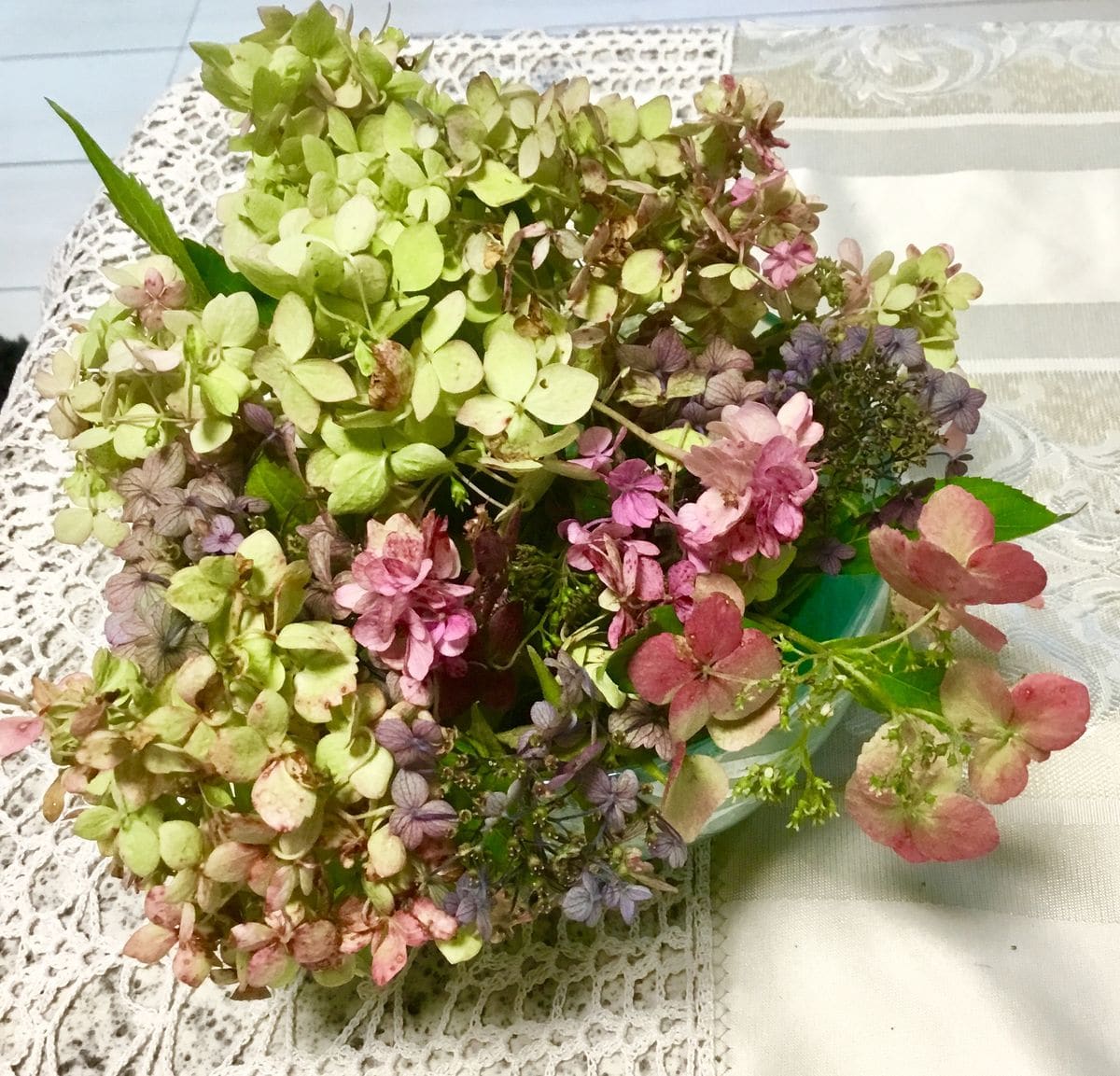 剪定の山紫陽花の生け花