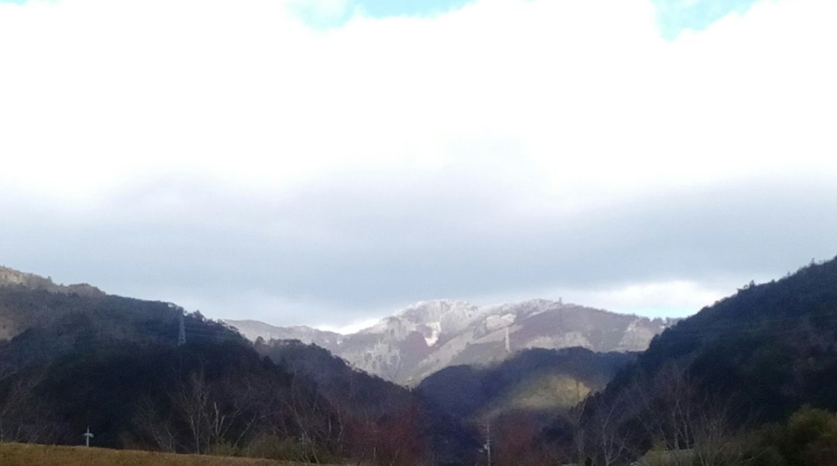 この冬初の冠雪❄