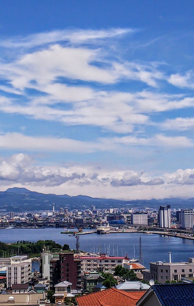 たなびく雲の青空