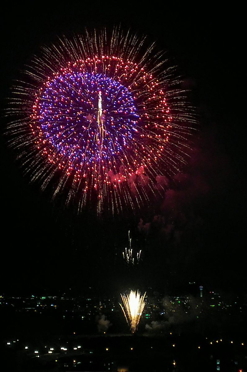 豪華な花火が揚がる函館ベイエリア①