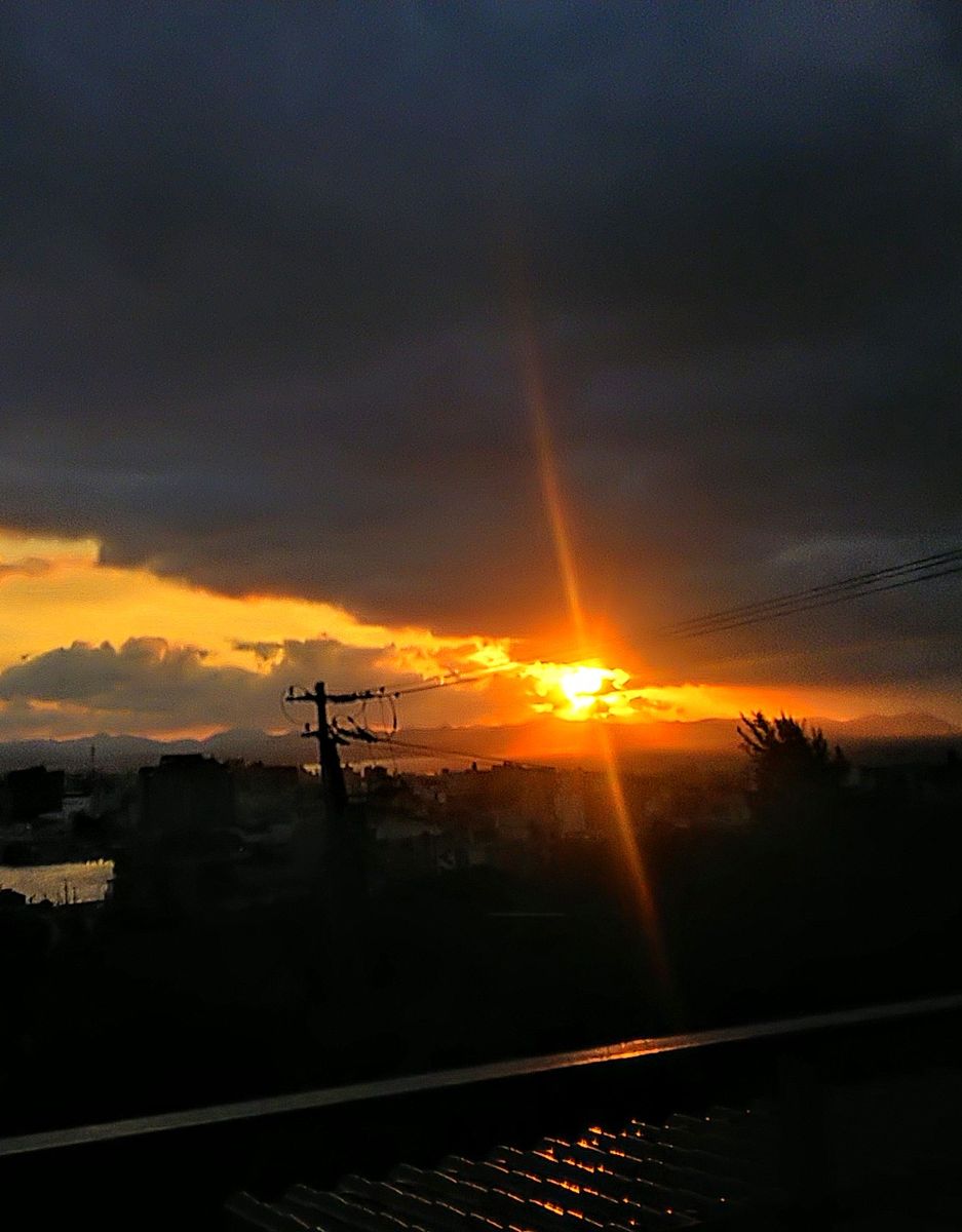 雲間の日の出