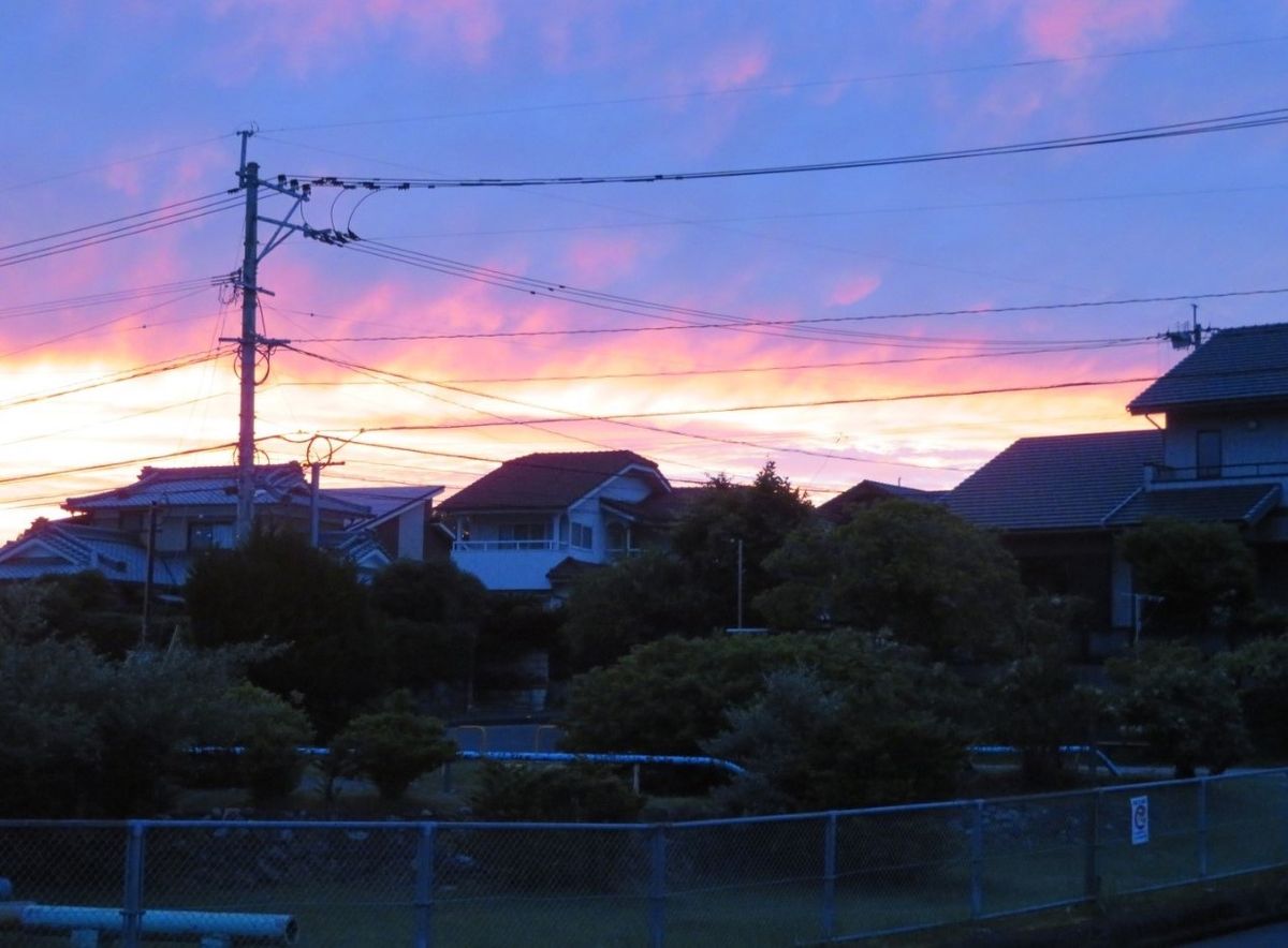 🌄夕焼け空が真っ赤っか🎶