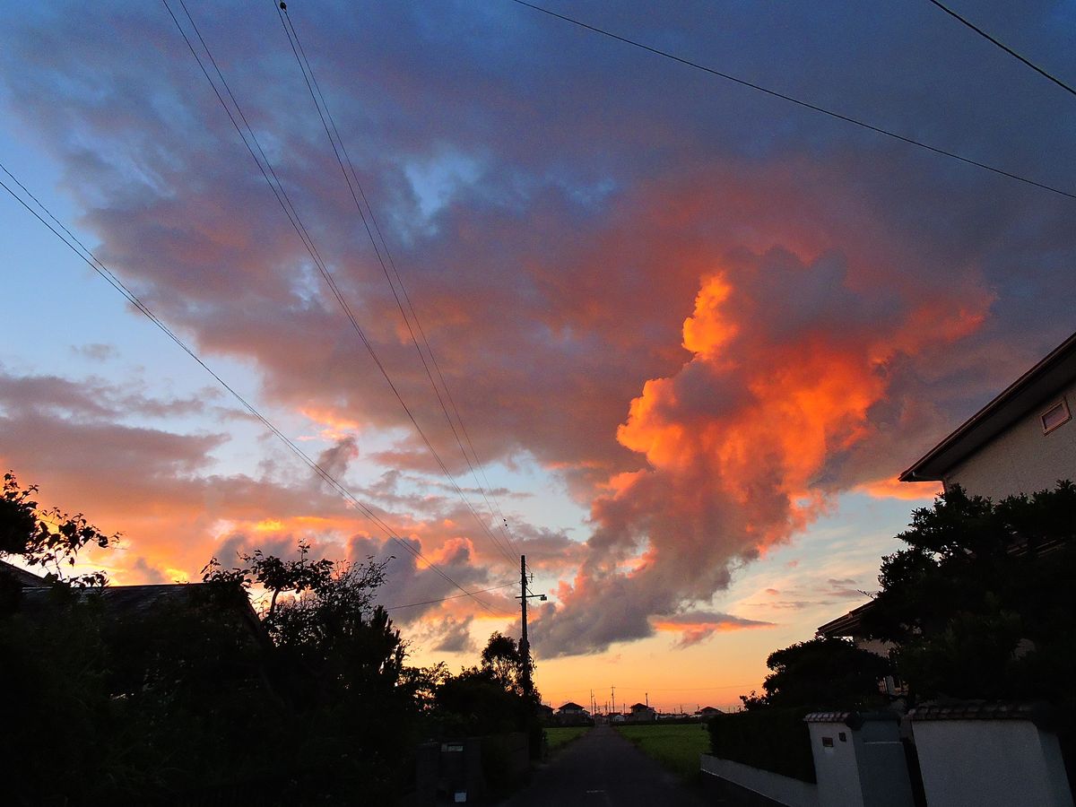 火事のような朝焼け雲