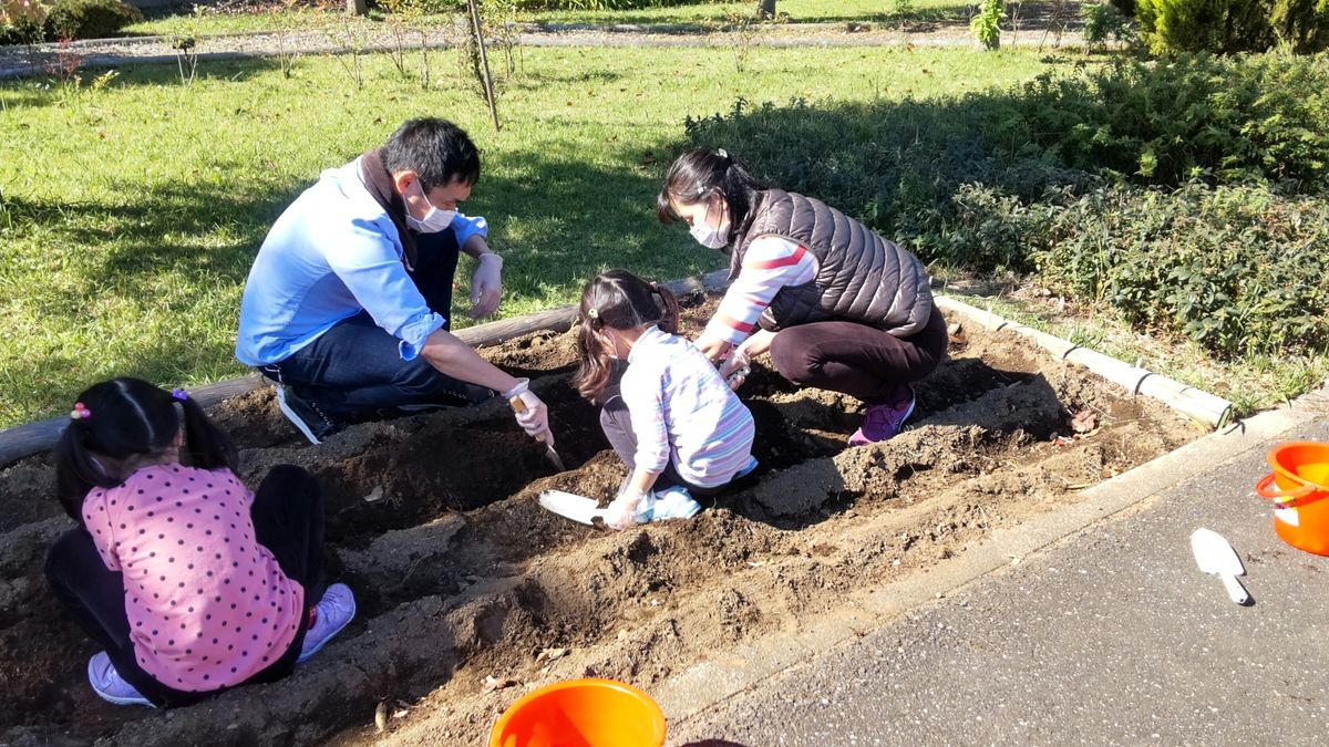 防災公園で球根講習会