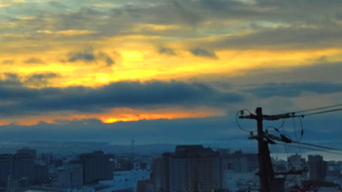 雲の中の日の出🌄