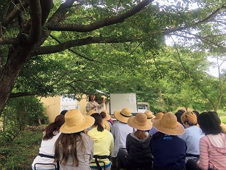 女子大生と学ぶオーガニックな野菜作り　命あふれる畑の授業