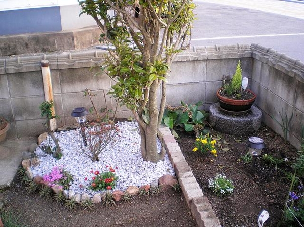 手作り花壇 キンモクセイの足 マイガーデン 12年4月 のアルバム みんなの趣味の園芸 Id 9940